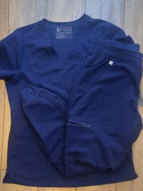 FIGS Navy Scrub Set S Top M Bottom